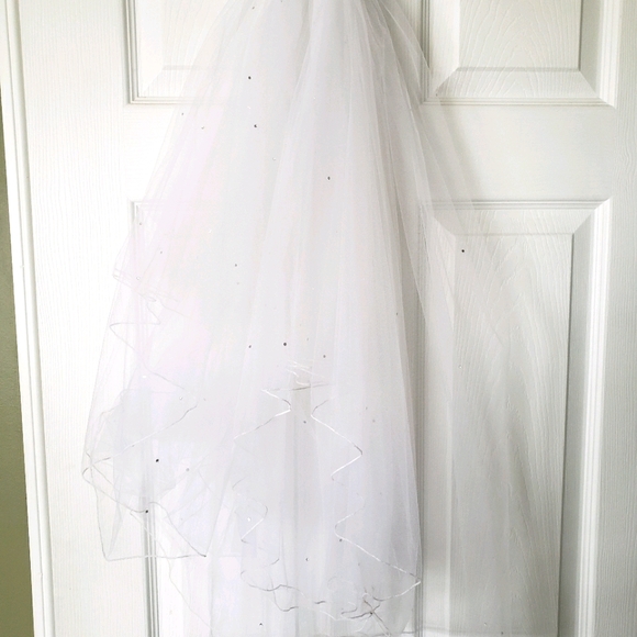 Vintage White Wedding Dress - Picture 7 of 7